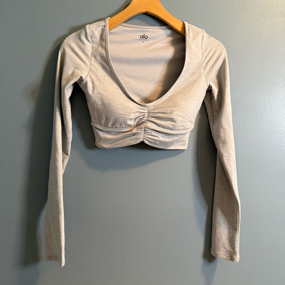 Alo Yoga Heather Gray Alosoft Intuition Long Sleeve Bra w/High Waist Leggings - Picture 12 of 16